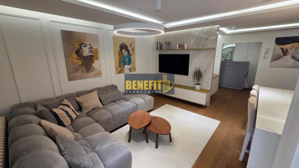 Glavna slika -Četvorosoban stan na prodaju, 93m2, 395.000€