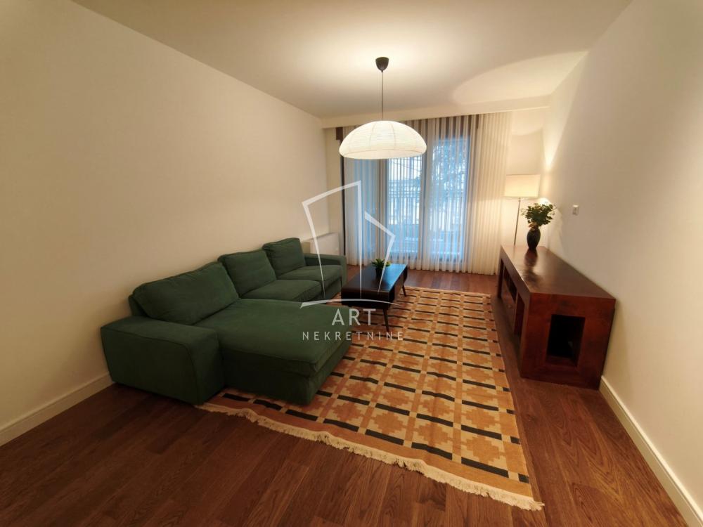 Slika 1 - Loznička, Trosoban stan za izdavanje, 99m2, 2.200€