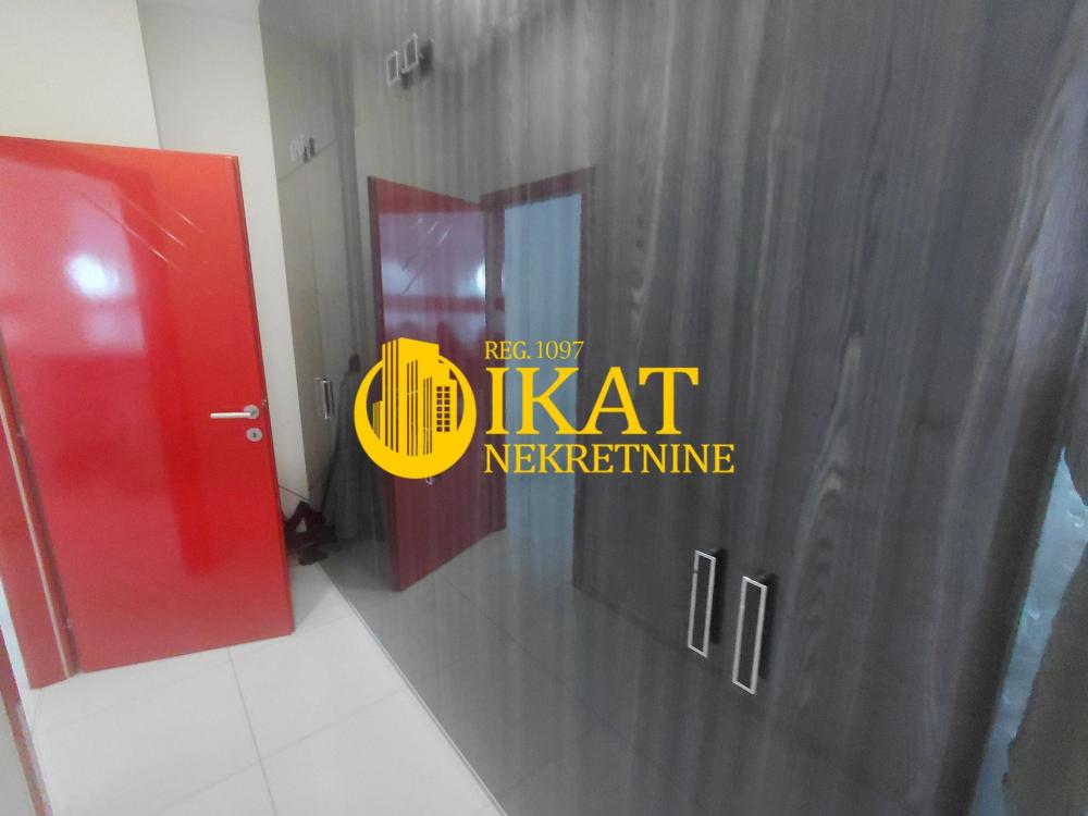 Slika 5 - Knez Mihailova,  Lokal na prodaju, 180m2, 1.200.000€