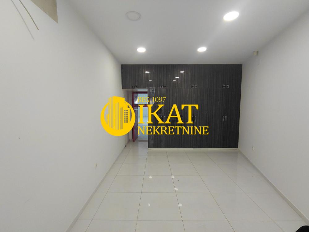 Slika 3 - Knez Mihailova,  Lokal na prodaju, 180m2, 1.200.000€