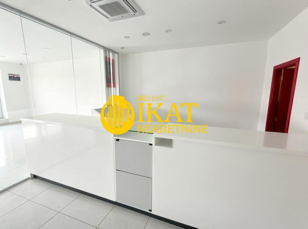 Slika 1 - Knez Mihailova,  Lokal na prodaju, 180m2, 1.200.000€