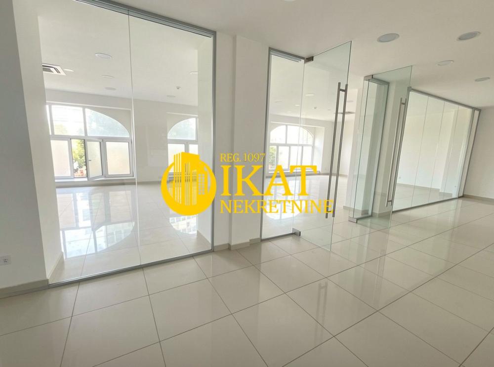 Slika 2 - Knez Mihailova,  Lokal na prodaju, 180m2, 1.200.000€