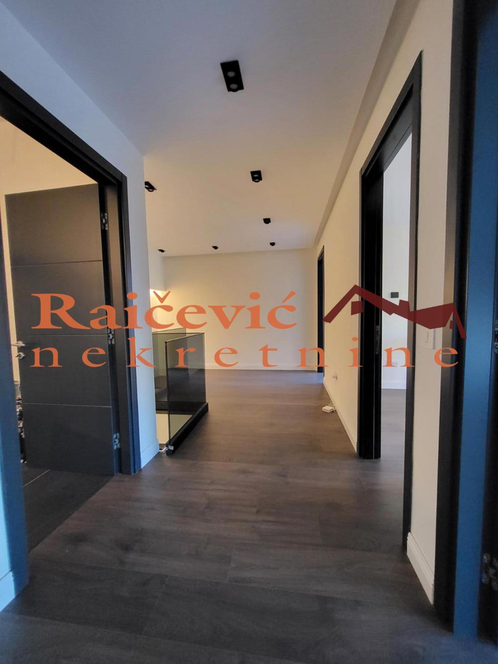 Slika 10 - Niska, Petosoban stan na prodaju, 198m2, 870.000€