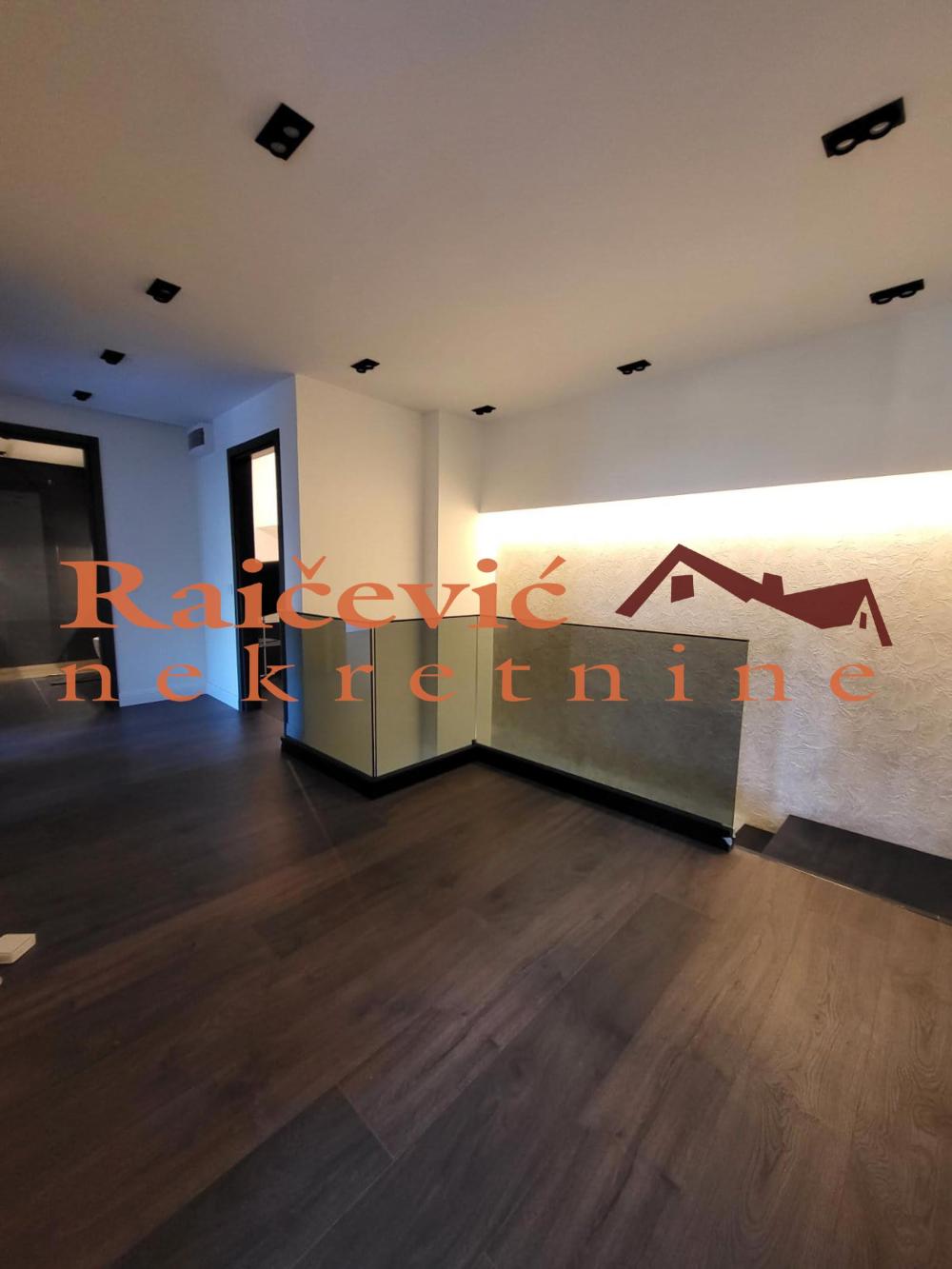Slika 11 - Niska, Petosoban stan na prodaju, 198m2, 870.000€