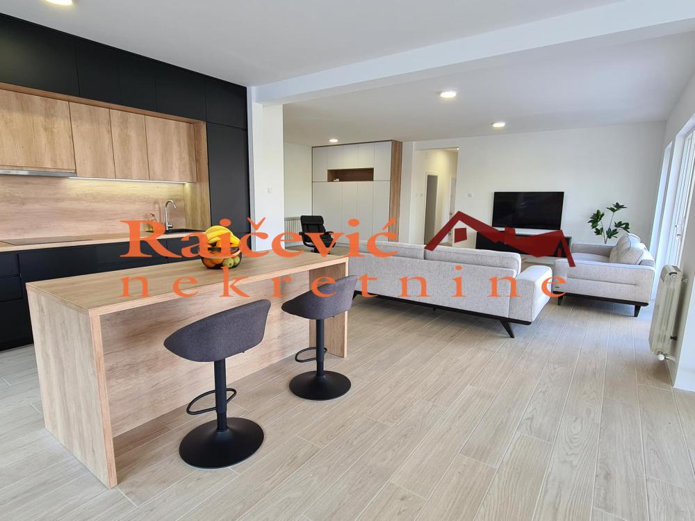 Glavna slika -Velisava Vulovica, Šestosoban stan na prodaju, 220m2, 950.000€