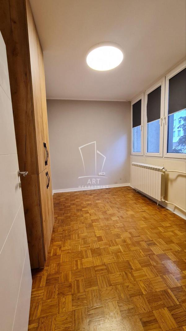 Slika 3 - Španskih boraca,  Lokal za izdavanje, 82m2, 1.000€