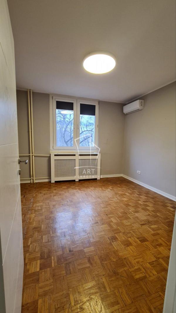 Slika 1 - Španskih boraca,  Lokal za izdavanje, 82m2, 1.000€