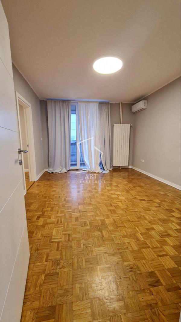 Slika 2 - Španskih boraca,  Lokal za izdavanje, 82m2, 1.000€
