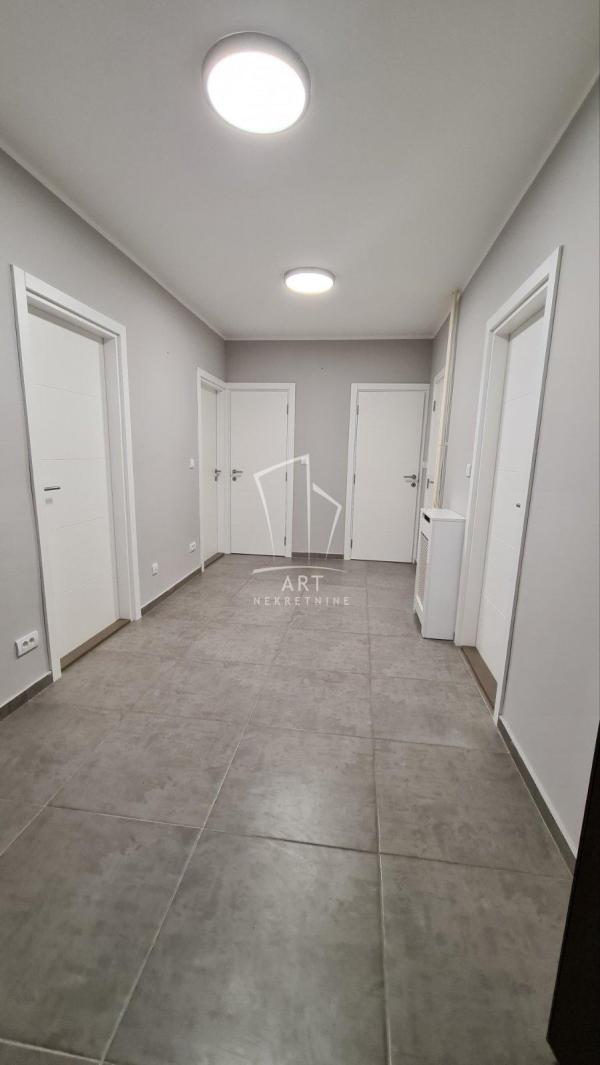 Slika 6 - Španskih boraca,  Lokal za izdavanje, 82m2, 1.000€