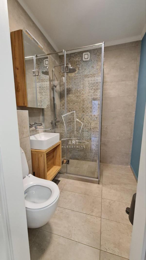 Slika 9 - Španskih boraca,  Lokal za izdavanje, 82m2, 1.000€