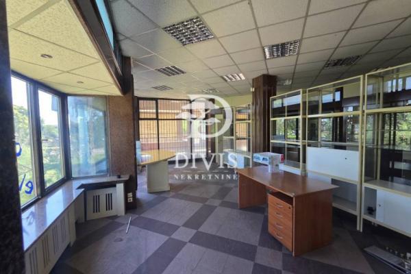 Glavna slika -Bulevar Arsenija Čarnojevića,  Lokal na prodaju, 155m2, 465.000€