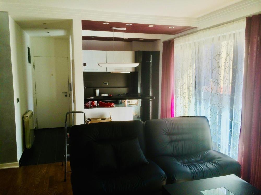 Slika 1 - Banjska, Trosoban stan za izdavanje, 57m2, 700€