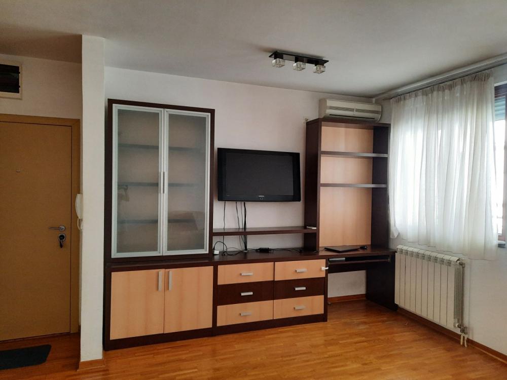 Slika 1 - Marka Oreškovića, Trosoban stan za izdavanje, 76m2, 850€