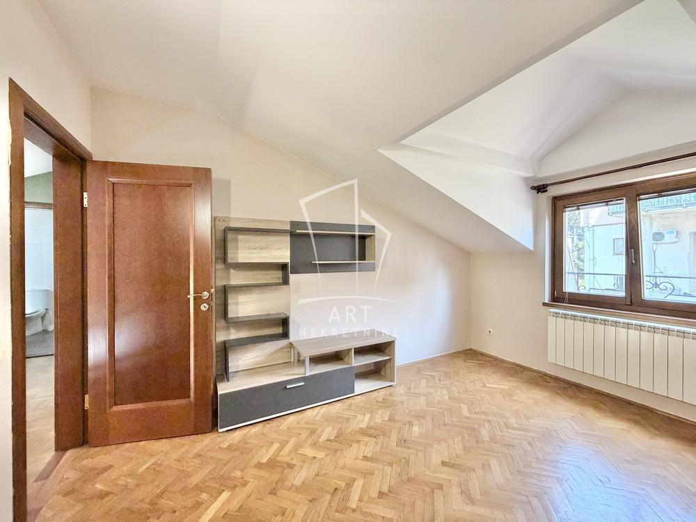 Slika 9 - Mite Rakića, Petosoban stan za izdavanje, 150m2, 1.500€