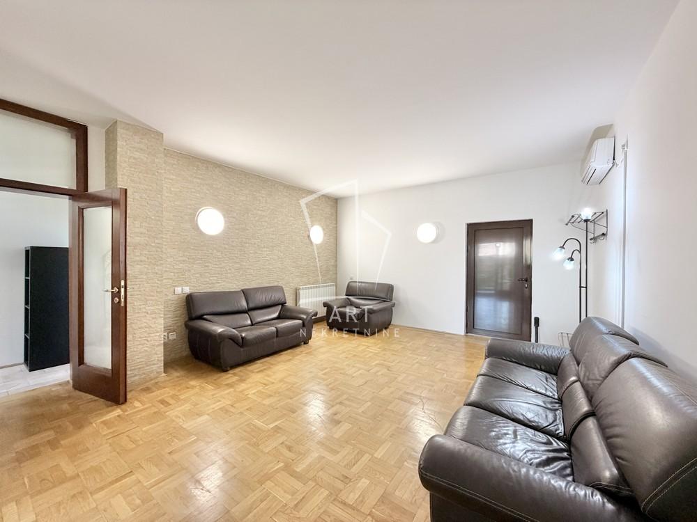 Slika 1 - Mite Rakića, Petosoban stan za izdavanje, 150m2, 1.500€