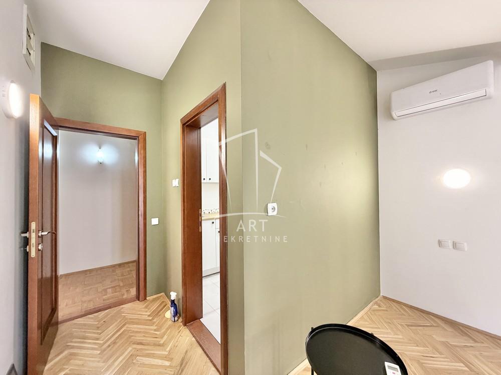 Slika 4 - Mite Rakića, Petosoban stan za izdavanje, 150m2, 1.500€