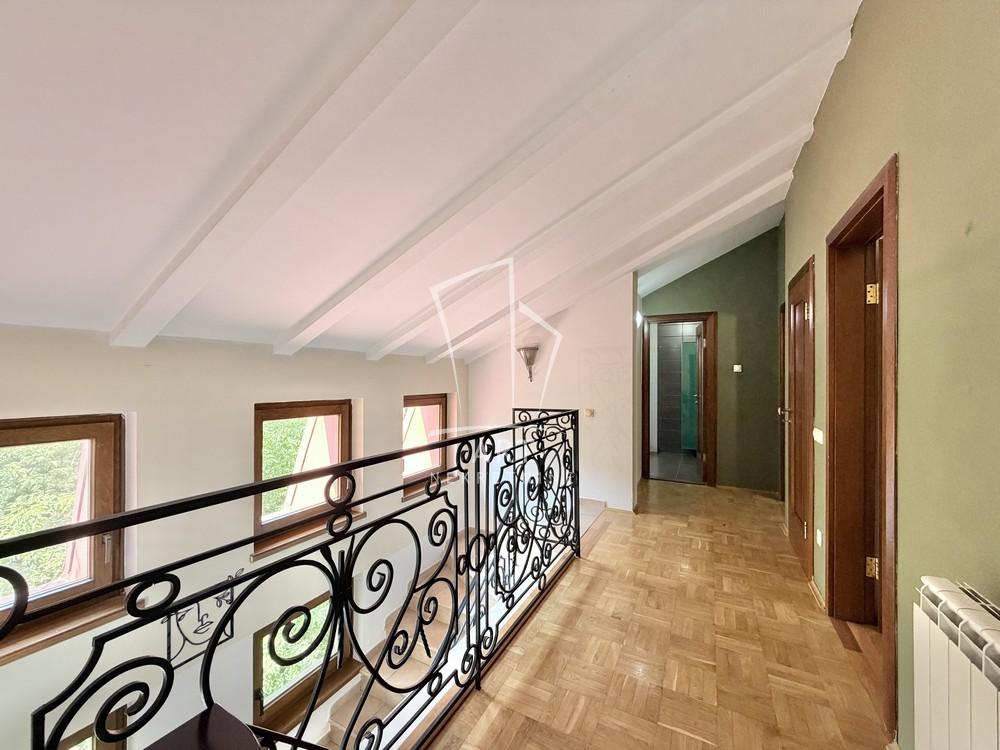Slika 8 - Mite Rakića, Petosoban stan za izdavanje, 150m2, 1.500€