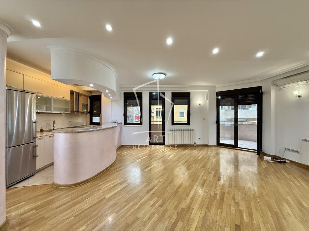 Glavna slika -Bilećka, Četvorosoban stan za izdavanje, 103m2, 1.200€