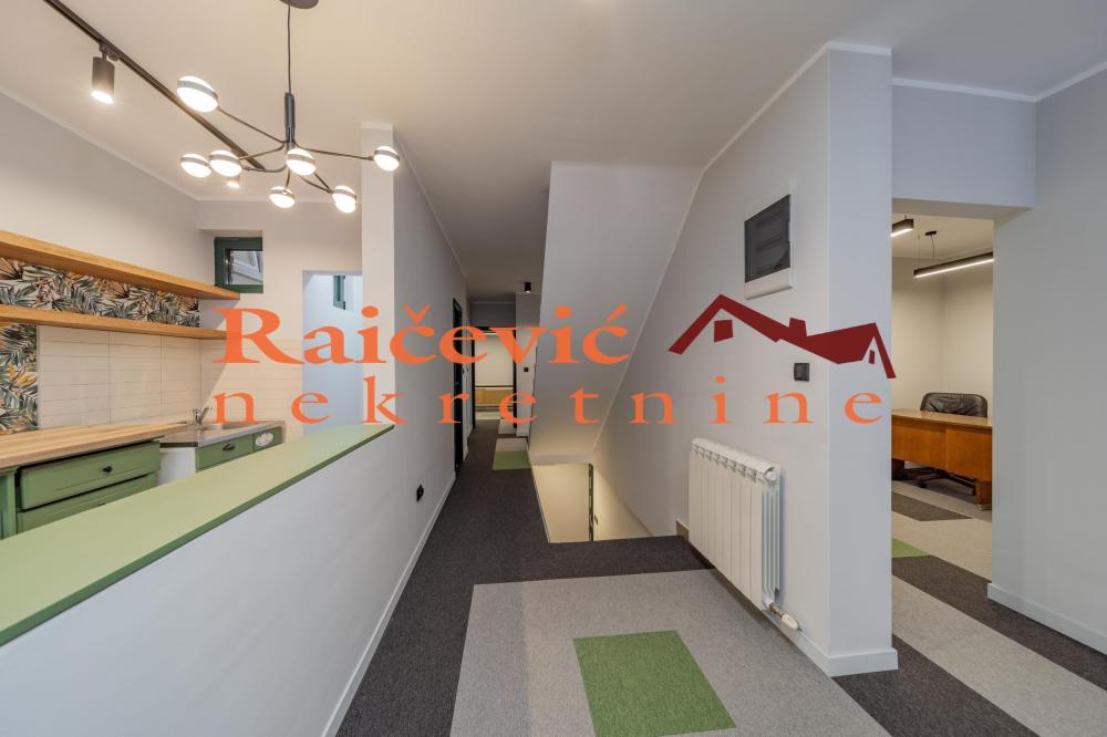 Slika 3 - Vojvode Stepe,  Lokal za izdavanje, 152m2, 2.400€