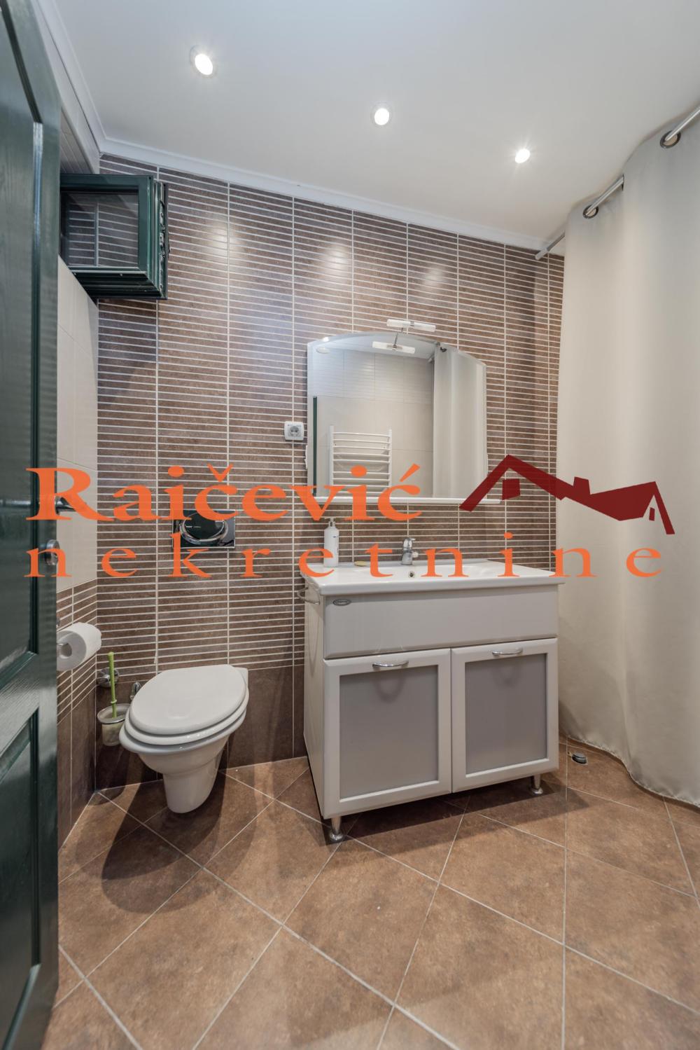 Slika 10 - Vojvode Stepe,  Lokal za izdavanje, 152m2, 2.400€