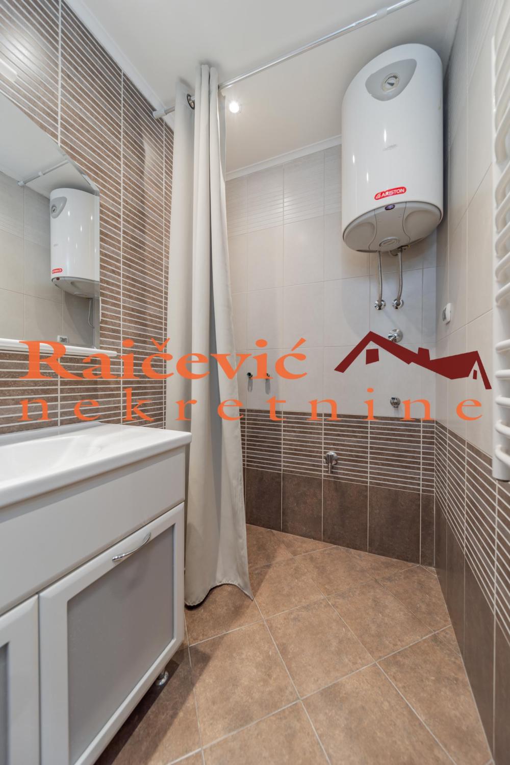 Slika 11 - Vojvode Stepe,  Lokal za izdavanje, 152m2, 2.400€
