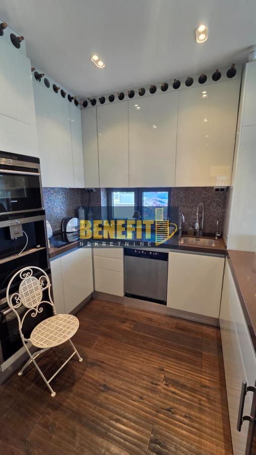 Slika 5 - Četvorosoban stan za izdavanje, 201m2, 2.900€