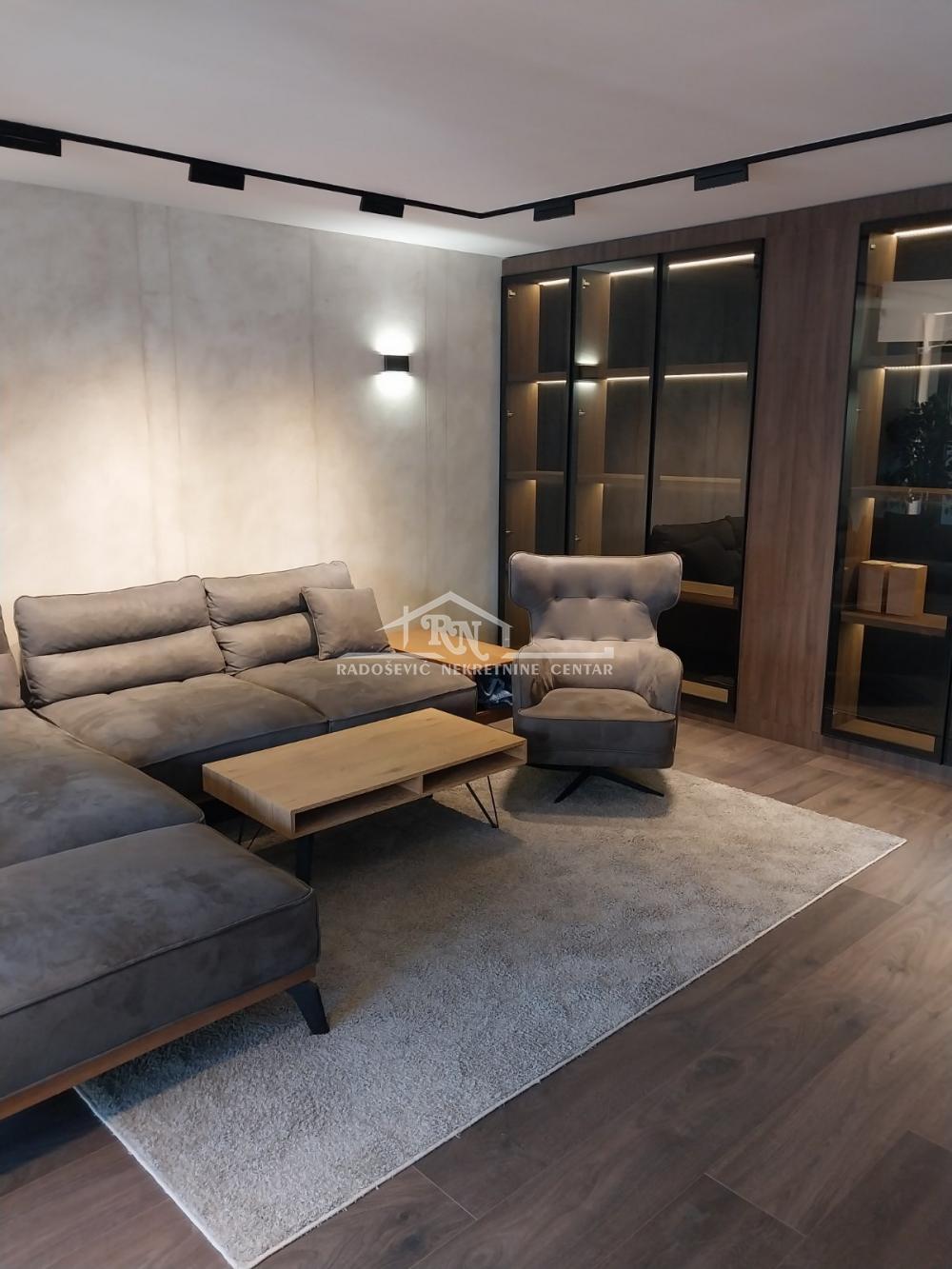 Glavna slika -Niška, Petosoban stan na prodaju, 198m2, 870.000€