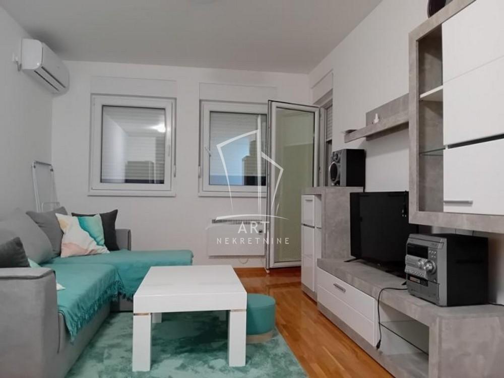 Slika 1 - Vojvođanska, Dvosoban stan za izdavanje, 45m2, 450€