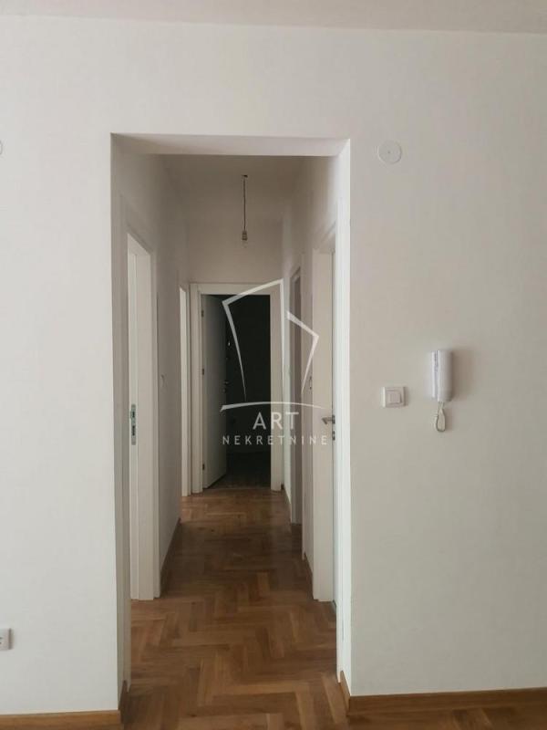 Slika 4 - Banjska, Trosoban stan na prodaju, 62m2, 305.500€
