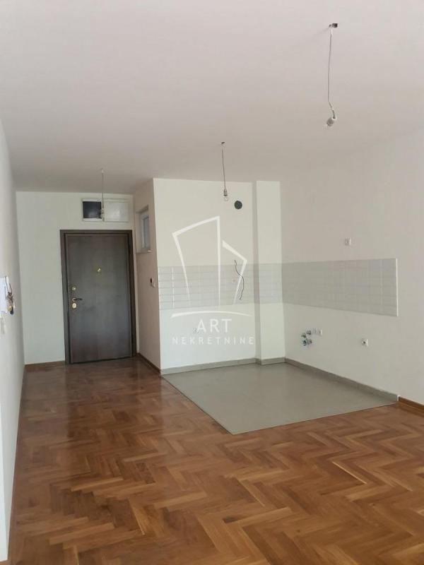 Slika 3 - Banjska, Trosoban stan na prodaju, 62m2, 305.500€