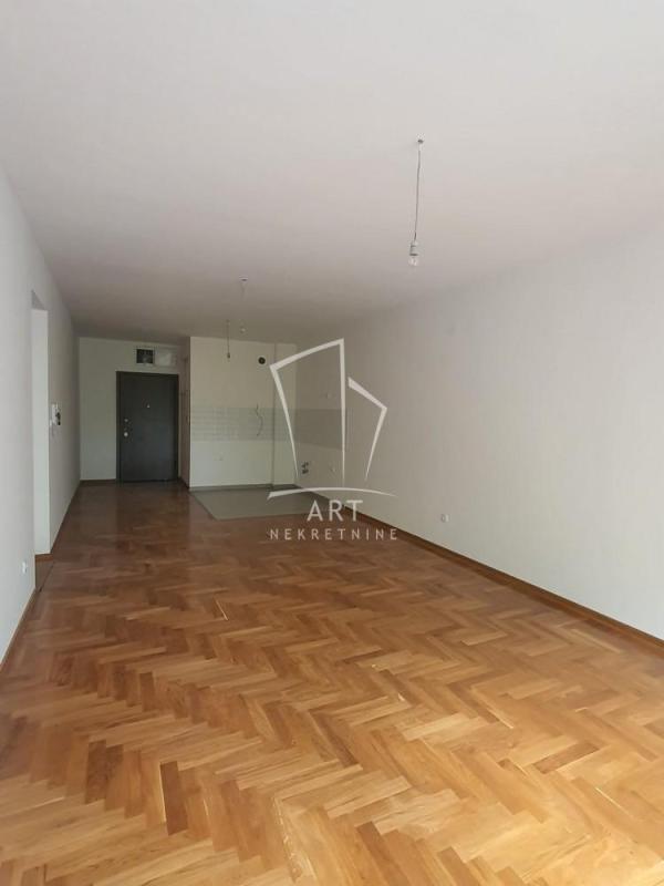 Slika 2 - Banjska, Trosoban stan na prodaju, 62m2, 305.500€
