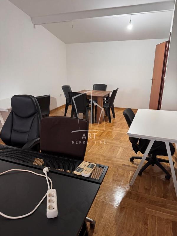 Slika 2 - Ugrinovački put 2. deo, Trosoban stan za izdavanje, 97m2, 790€