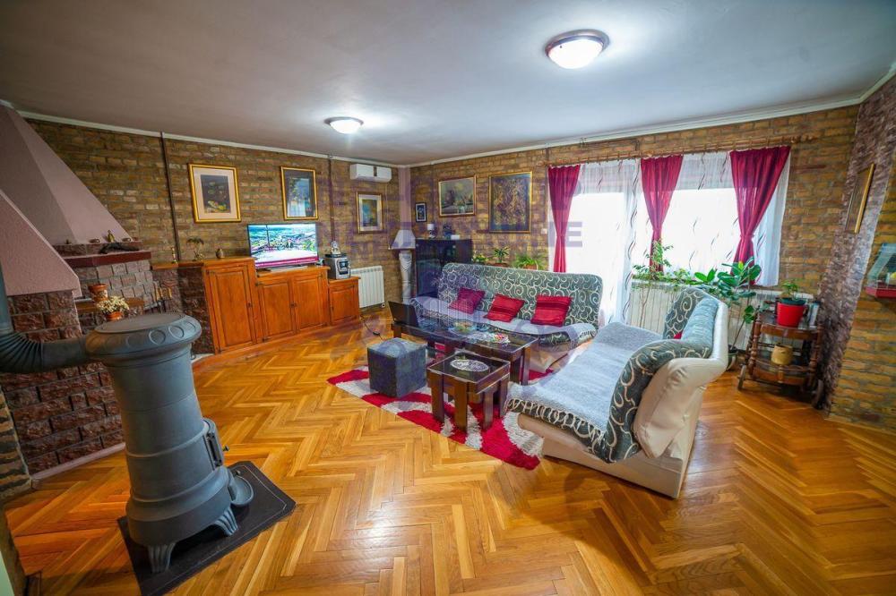 Slika 4 -  Kuća na prodaju, 240m2, 233.000€