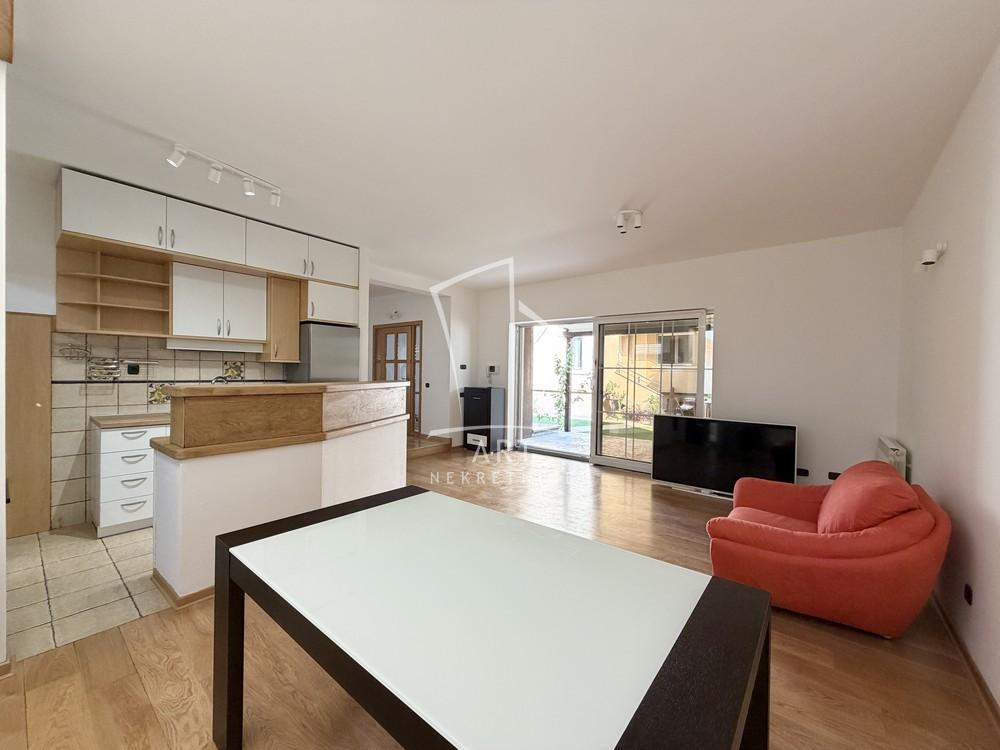 Slika 1 - Geteova,  Kuća za izdavanje, 227m2, 2.000€