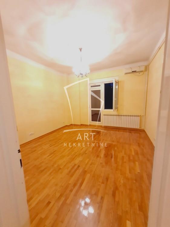 Slika 1 - Kralja Milana,  Lokal za izdavanje, 38m2, 750€