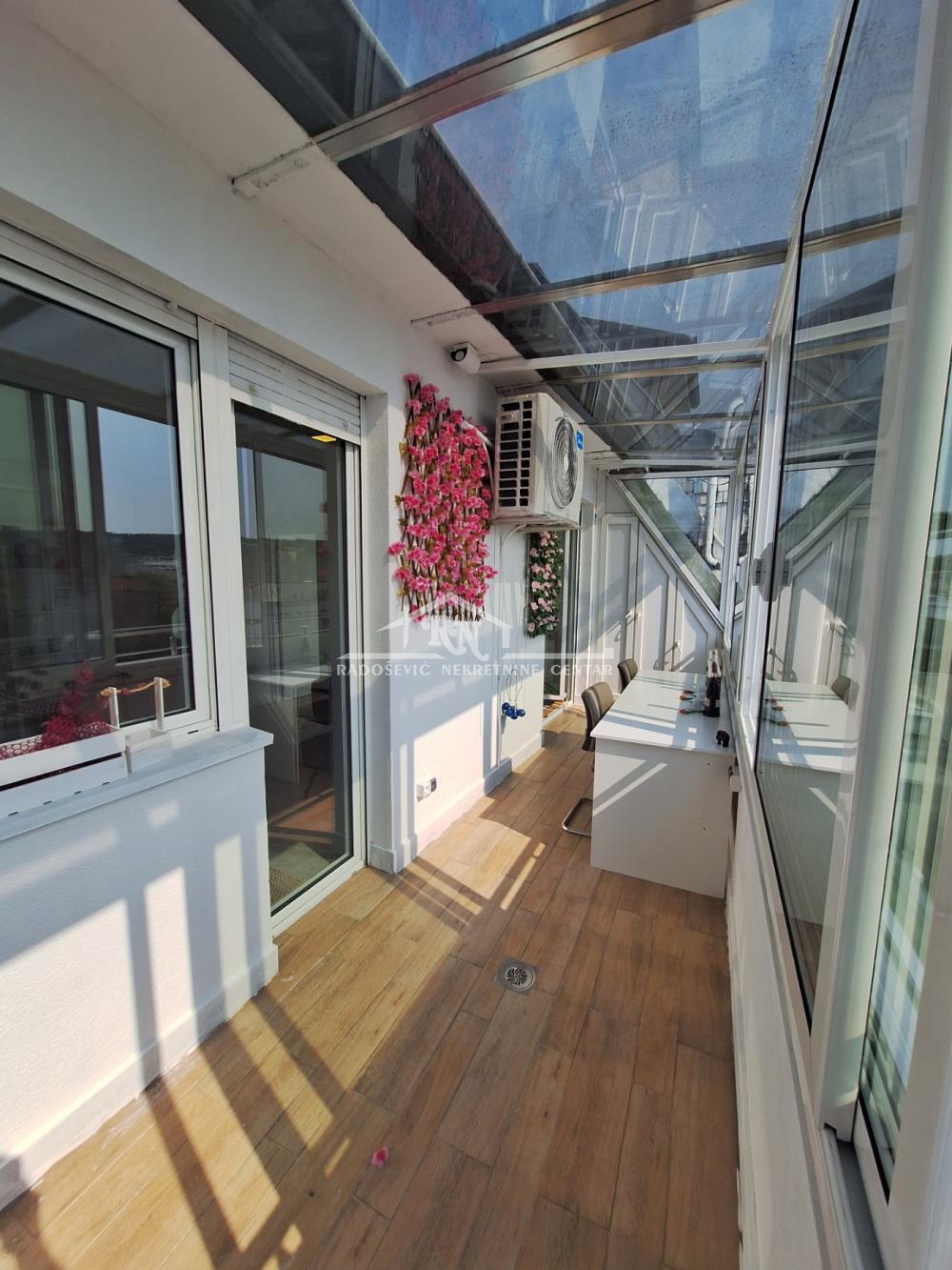 Slika 8 - Pećska, Četvoroiposoban stan na prodaju, 118m2, 349.000€