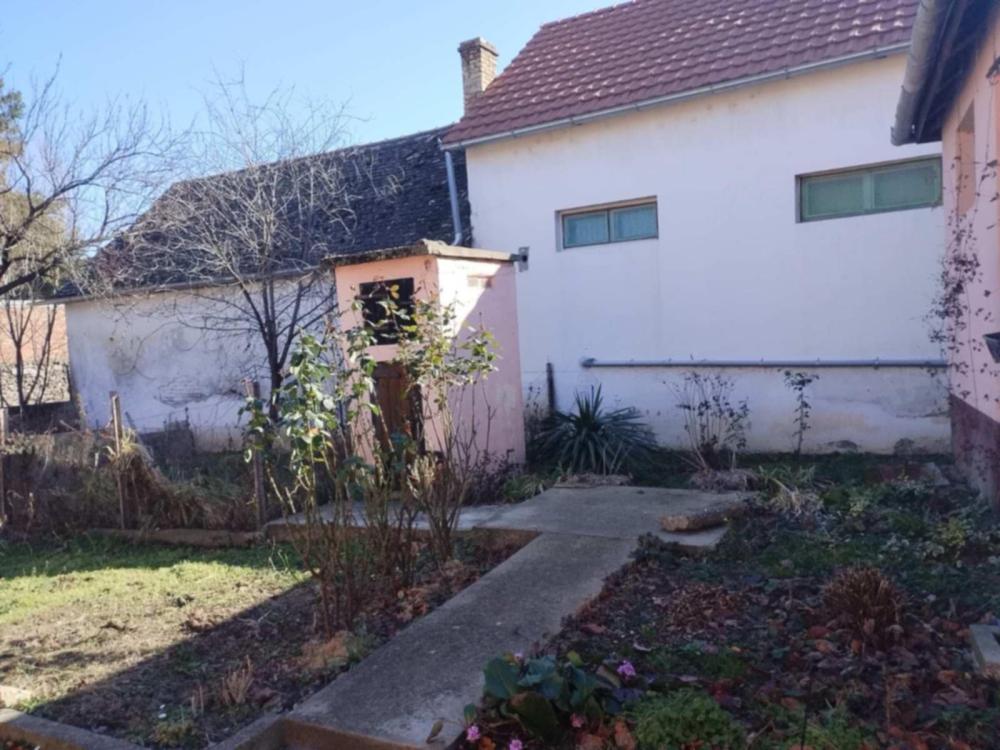Slika 1 - Čerević,  Kuća na prodaju, 133m2, 100.000€