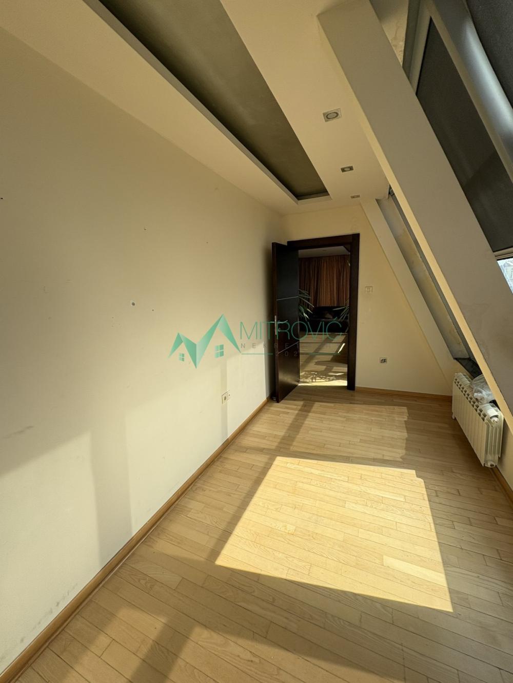 Slika 2 - Četvoroiposoban stan za izdavanje, 126m2, 1.200€