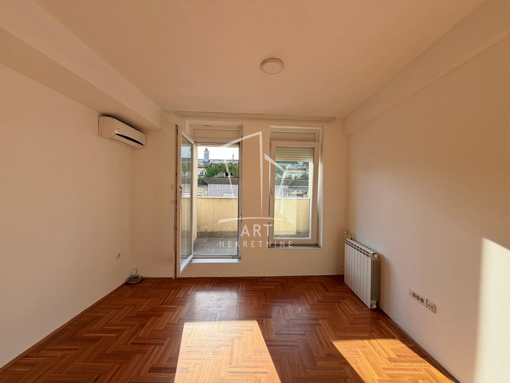 Slika 4 - Dimitrija Tucovića, Trosoban stan za izdavanje, 70m2, 500€
