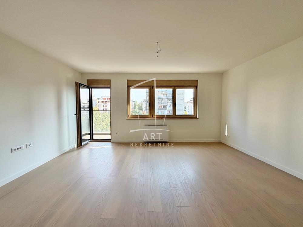 Slika 1 - Južni Bulevar, Četvorosoban stan za izdavanje, 103m2, 2.000€