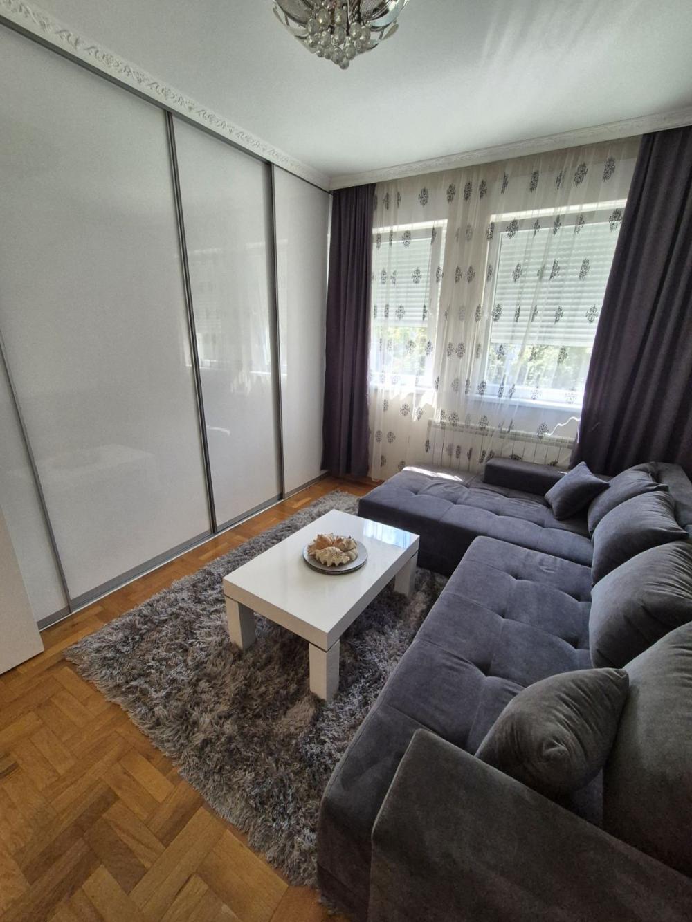 Slika 6 - Matije Vukovića, Petosoban stan za izdavanje, 140m2, 2.000€