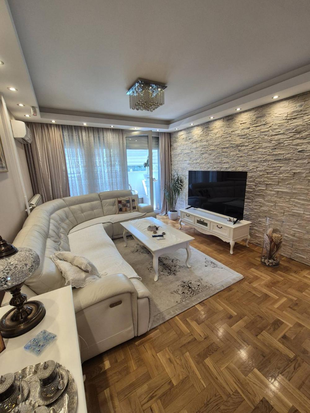 Slika 1 - Matije Vukovića, Petosoban stan za izdavanje, 140m2, 2.000€