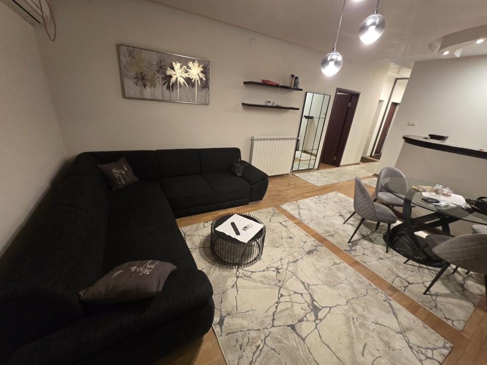 Slika 1 - Velisava Vulovića, Trosoban stan za izdavanje, 86m2, 1.500€