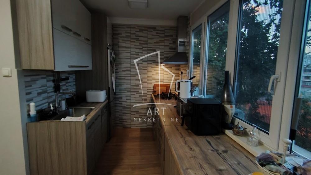Slika 3 - Omladinskih brigada, Troiposoban stan za izdavanje, 77m2, 1.200€