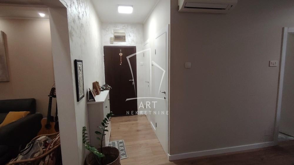 Slika 5 - Omladinskih brigada, Troiposoban stan za izdavanje, 77m2, 1.200€