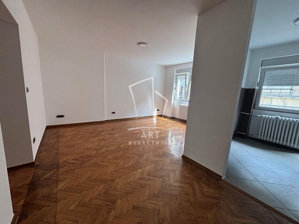 Slika 3 - Kičevska, Trosoban stan za izdavanje, 63m2, 850€