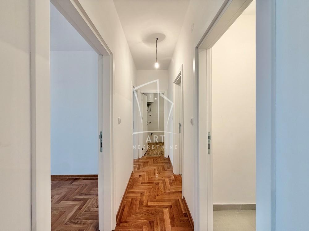 Slika 9 - Banjska, Trosoban stan na prodaju, 62m2, 305.500€