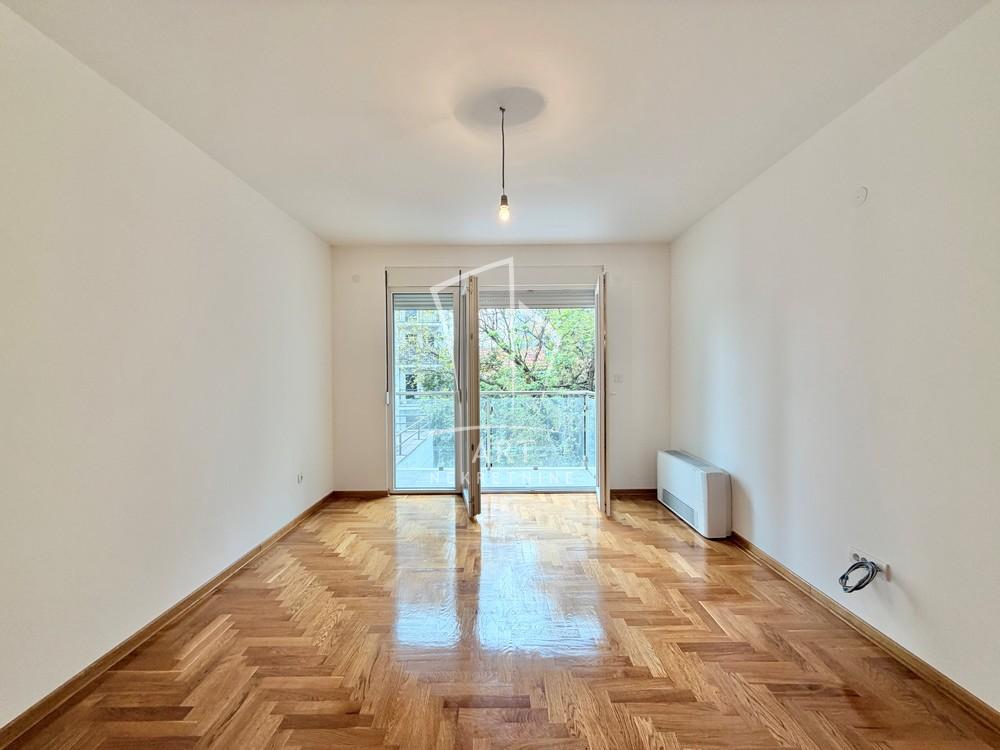 Slika 2 - Banjska, Trosoban stan na prodaju, 62m2, 305.500€