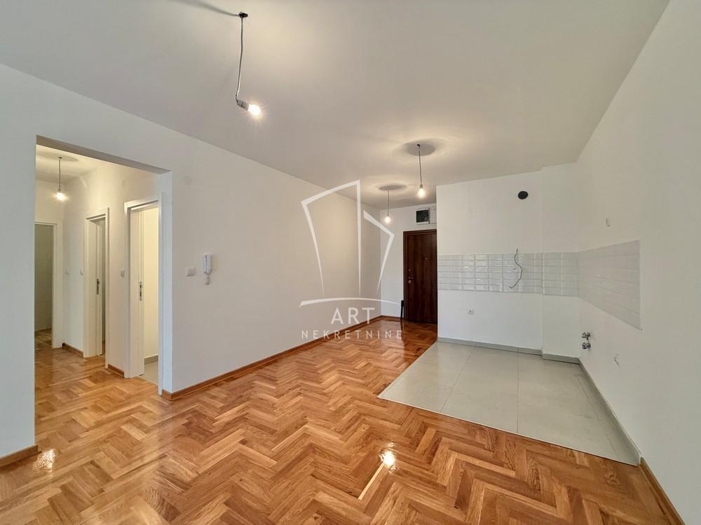 Slika 3 - Banjska, Trosoban stan na prodaju, 62m2, 305.500€