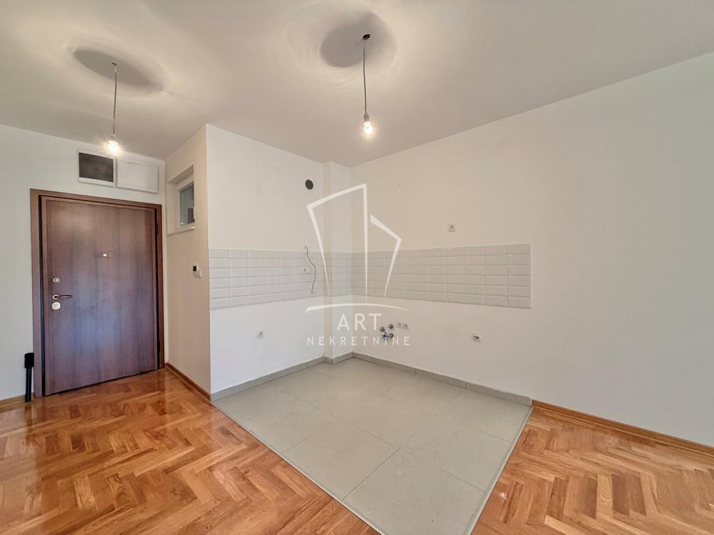 Slika 4 - Banjska, Trosoban stan na prodaju, 62m2, 305.500€